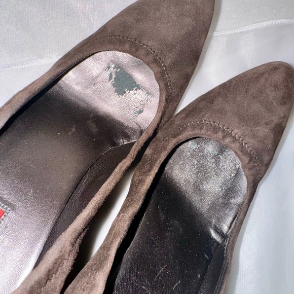 Vintage Y2K PRADA brown suede kitten heels - Picture 5 of 8